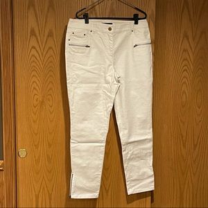 Black Label by Chico’s White Jeans w/Zipper Ankle, Size 1 (Medium/ standard 8)